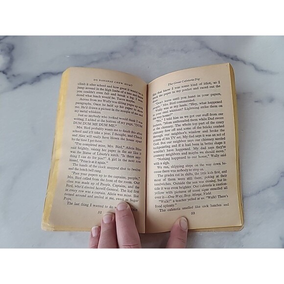 Do Bananas Chew Gum? By Jamie Gilson Paperback - Picture 7 of 10